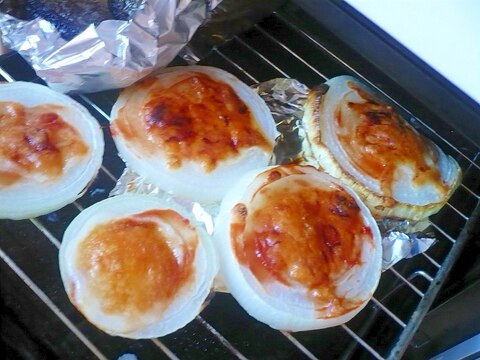 玉ねぎ大量消費!超簡単☆たまねぎのピザ風♪